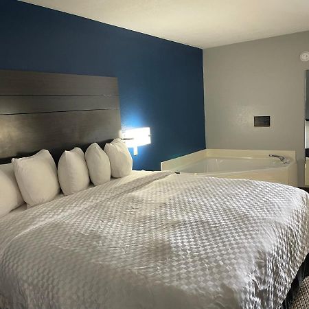 Clairmont Inn & Suites - Warren Eksteriør billede