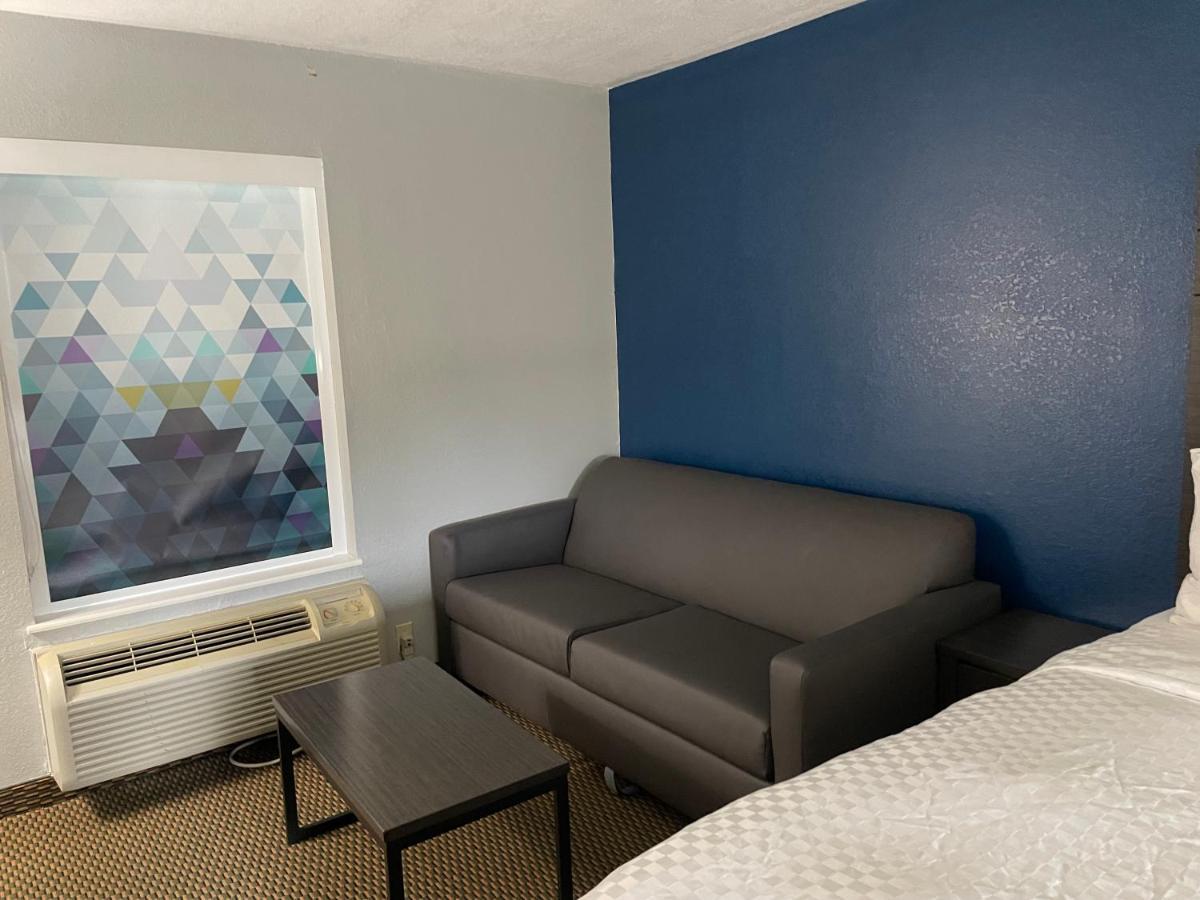 Clairmont Inn & Suites - Warren Eksteriør billede