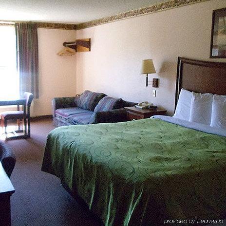 Clairmont Inn & Suites - Warren Værelse billede