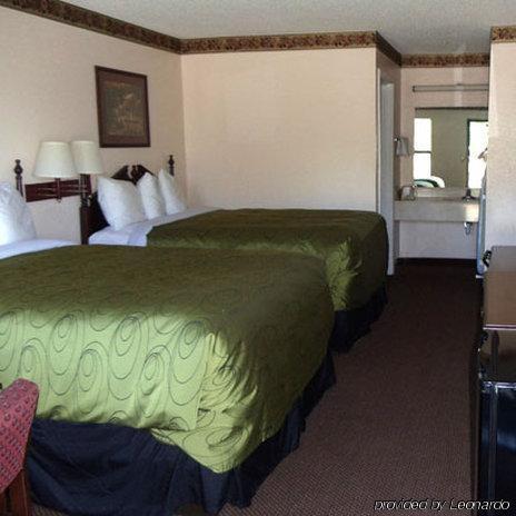 Clairmont Inn & Suites - Warren Værelse billede