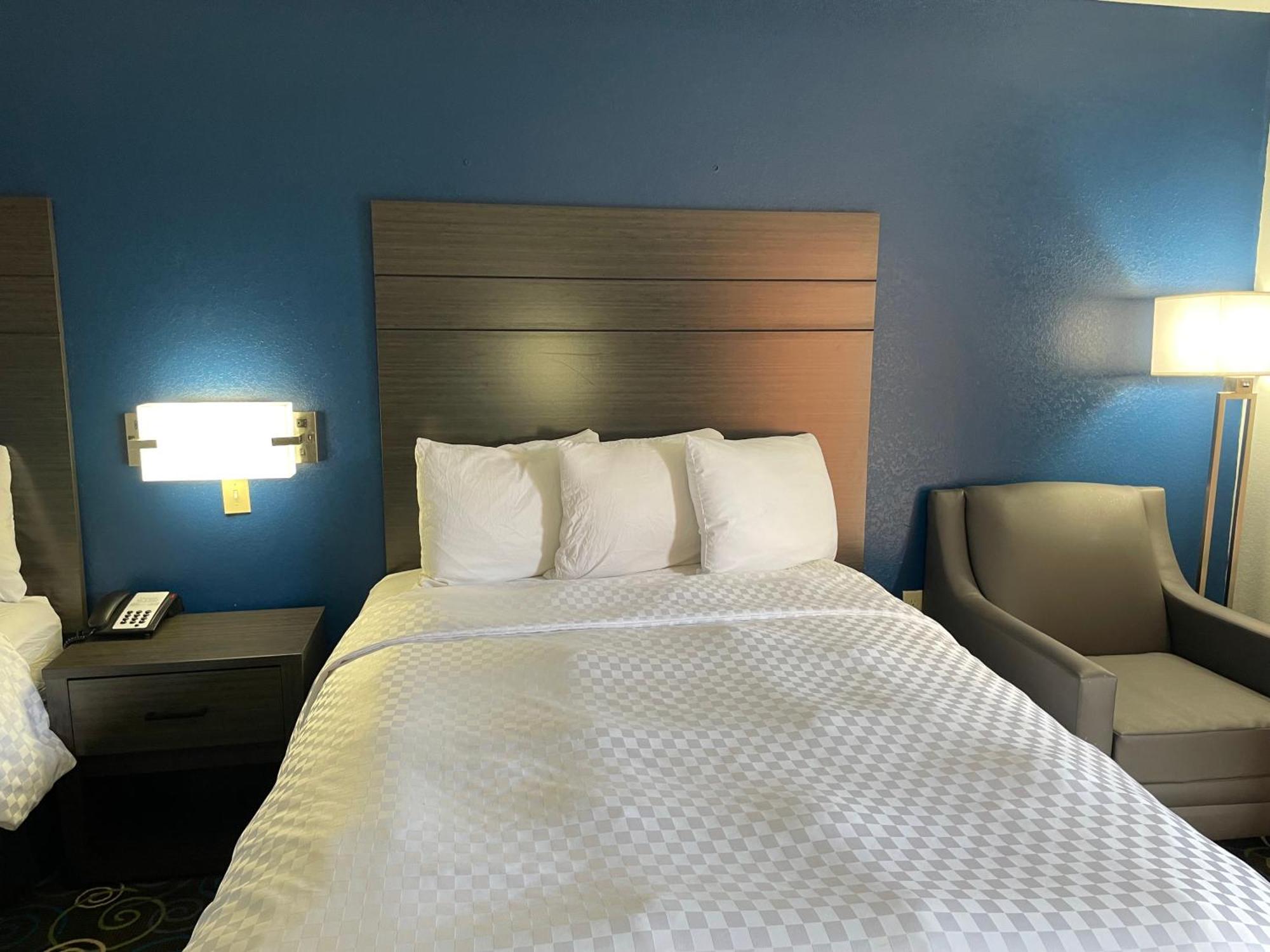 Clairmont Inn & Suites - Warren Eksteriør billede