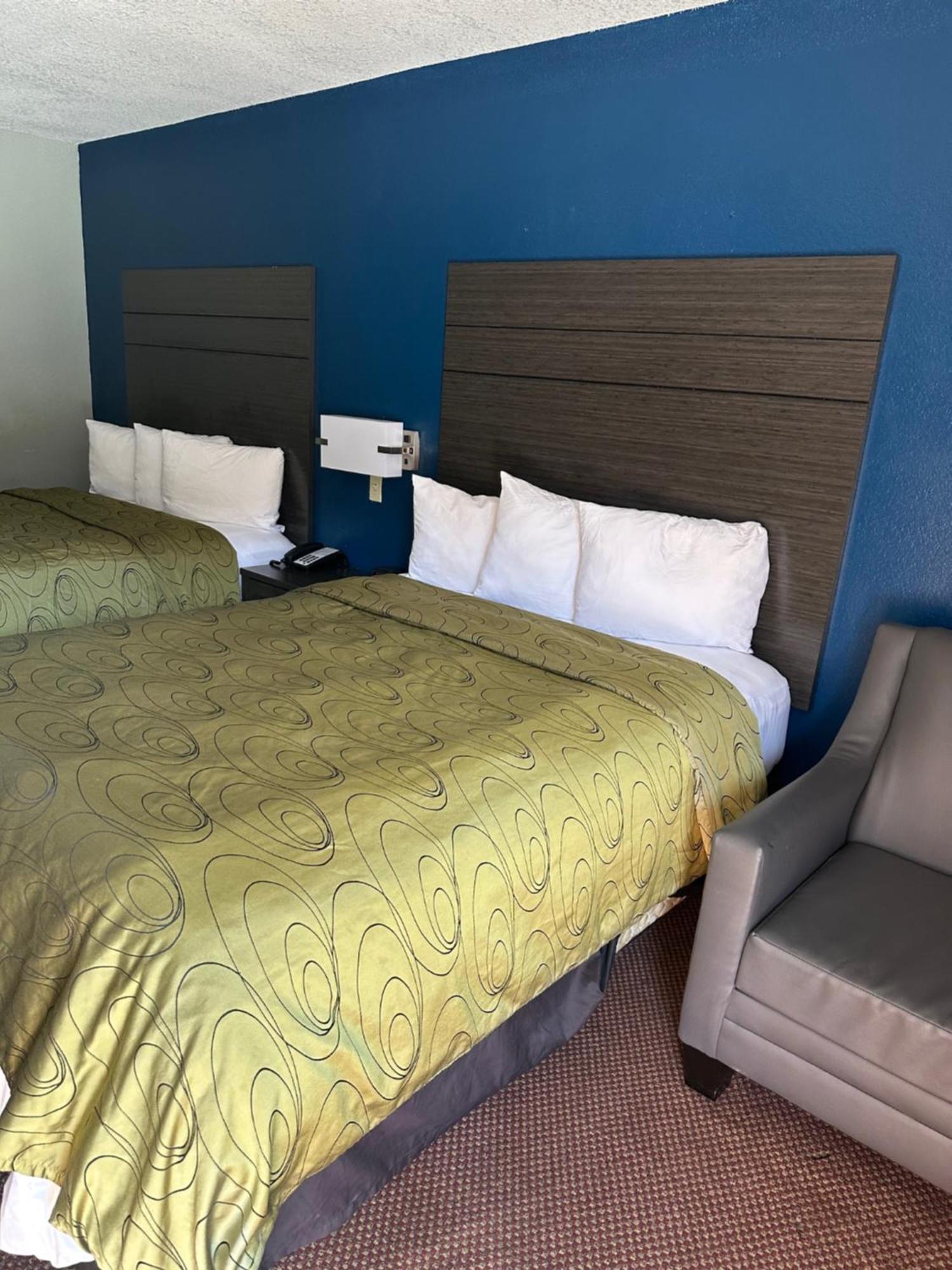 Clairmont Inn & Suites - Warren Eksteriør billede
