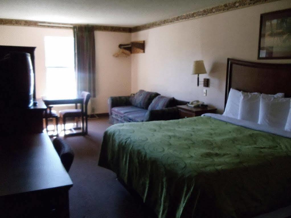Clairmont Inn & Suites - Warren Eksteriør billede